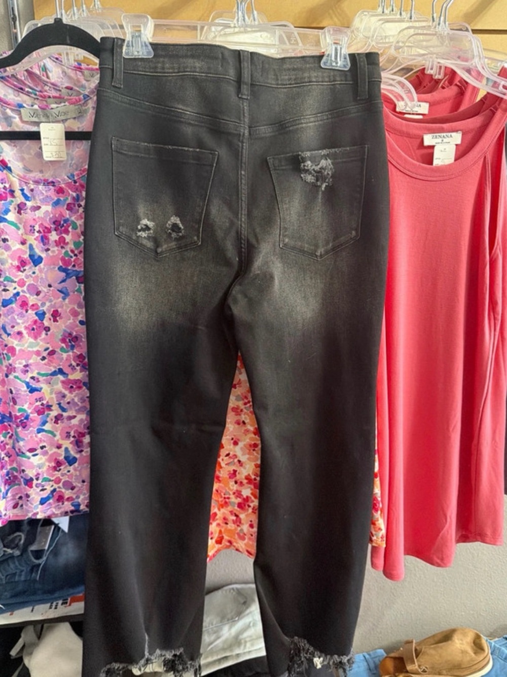 Black Distressed Ankle Crop Ripped Jeans - Women - Picture 4 of 5